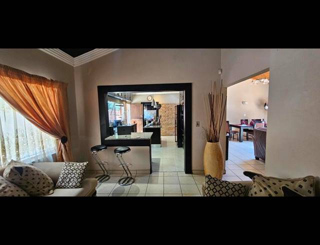 4 BEDROOM HOUSE FOR SALE IN THERESA PARK